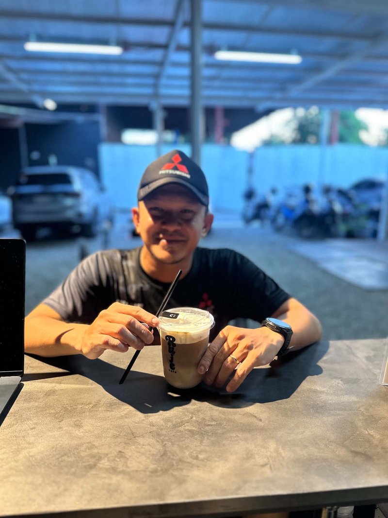 Jose Cheysney at Ruje Café with an iced latte